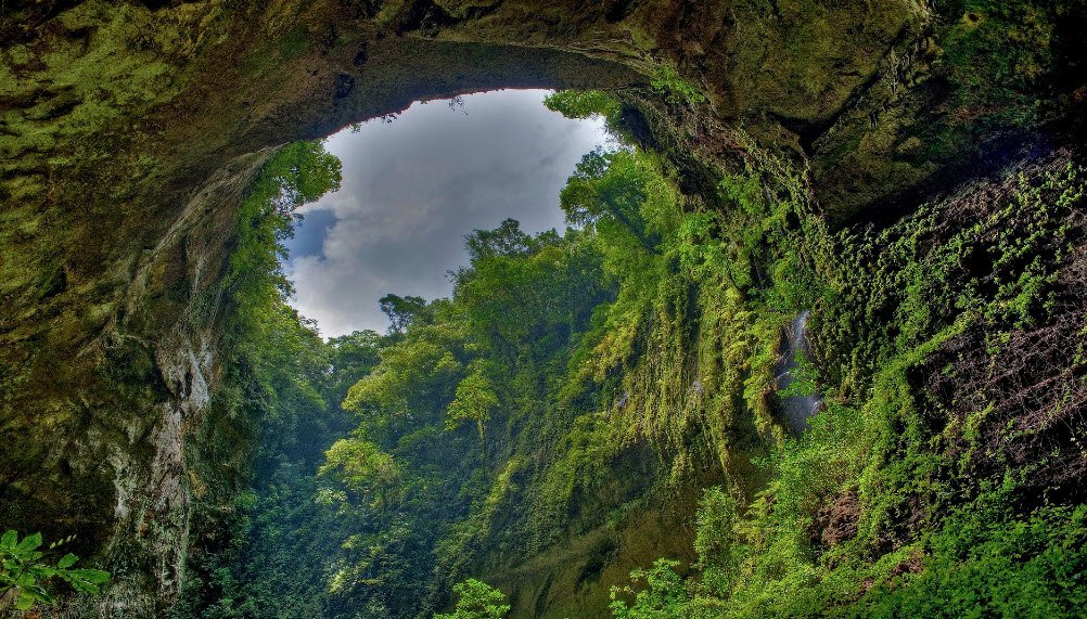 Mount Tabwemasana, Espiritu Santo Island, Vanuatu